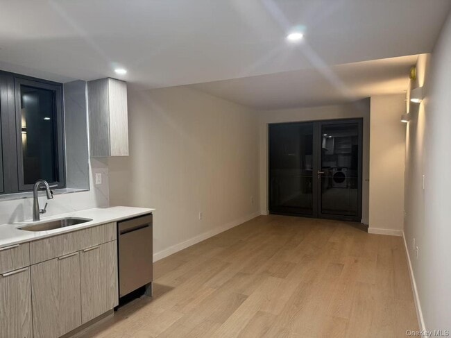 Building Photo - 136-80-13641 41st Ave Unit 7D