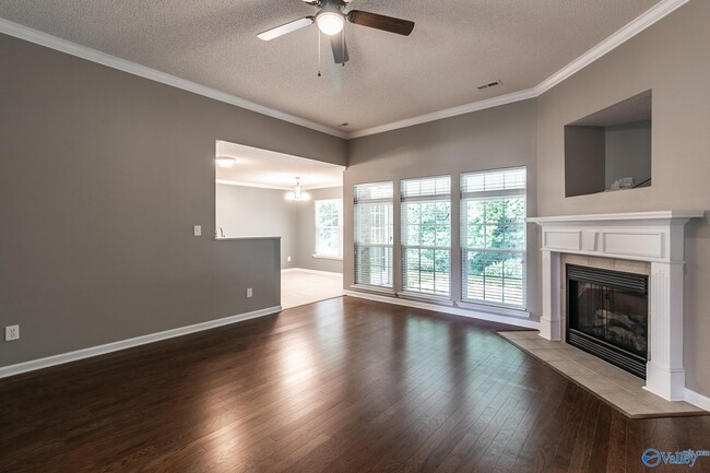 Photo - 124 NW Wittington Ln