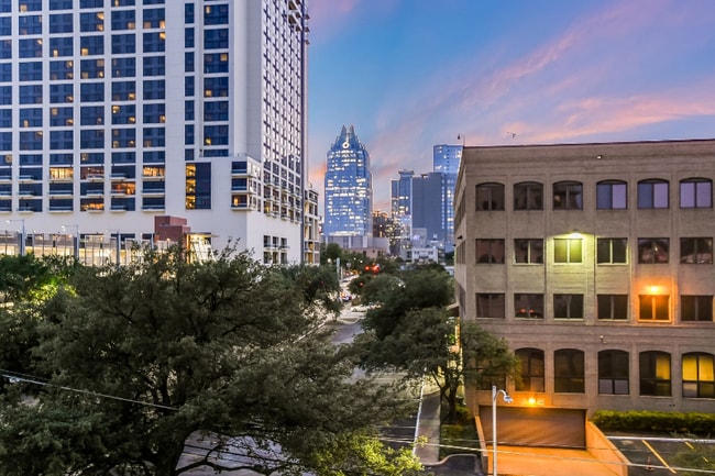 Photo - 507 Sabine St Unidad 303