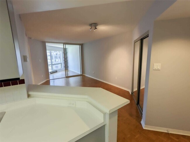 Photo - 1001 Bay St. Unité 907