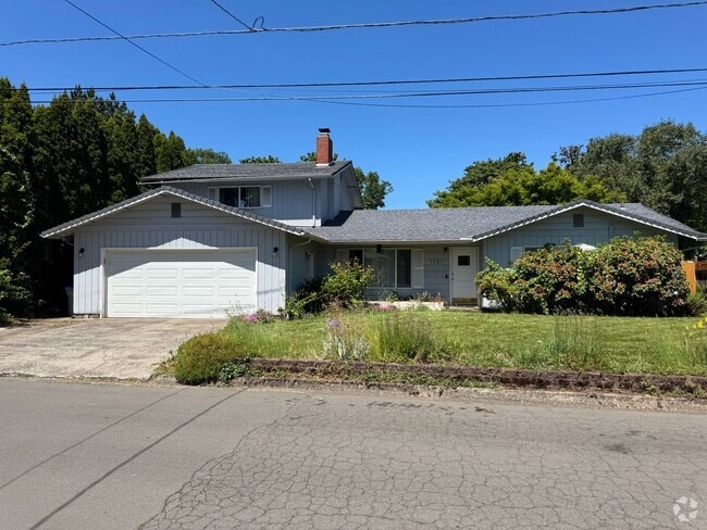 Building Photo - Great 4 Bedroom Eugene Home!
