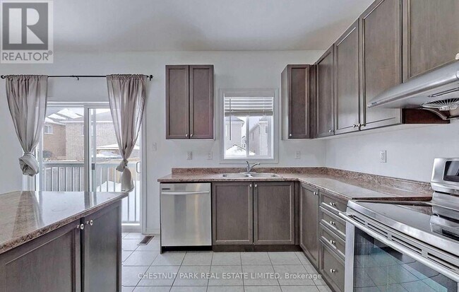 Photo - 808 O'Reilly Crescent