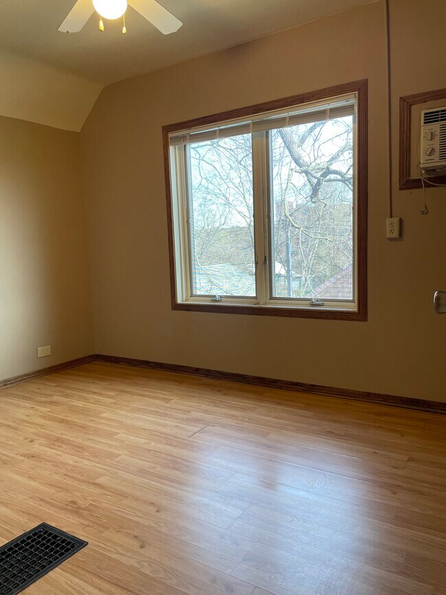 1042 Main St Rental House Rental in Eau Claire, WI