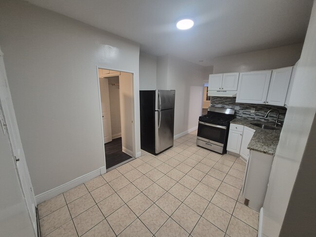 Building Photo - 248 Grant Ave Unit 2