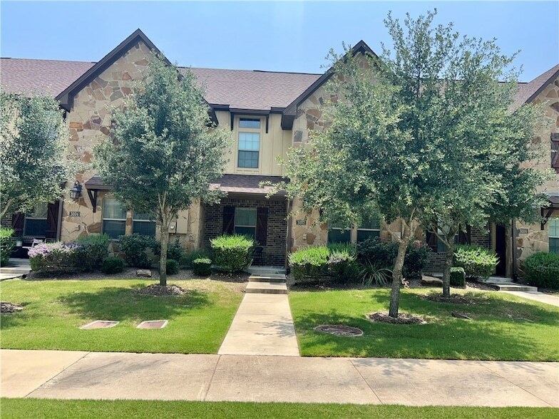 Photo - 3002 Towers Pkwy