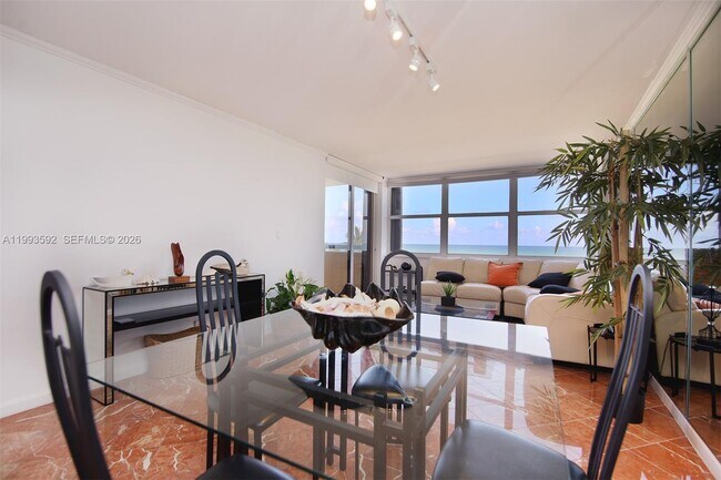 Photo - 2555 Collins Ave Unidad 703