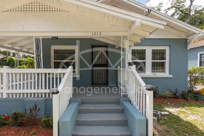 Photo - 1610 W 33rd St