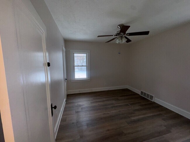 Photo - 3264 W 130th St Unidad Down