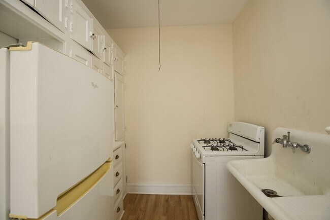 4856 N Damen Ave Unit 112