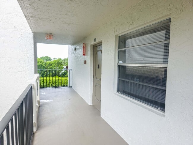 24 Abbey Ln Unit 301