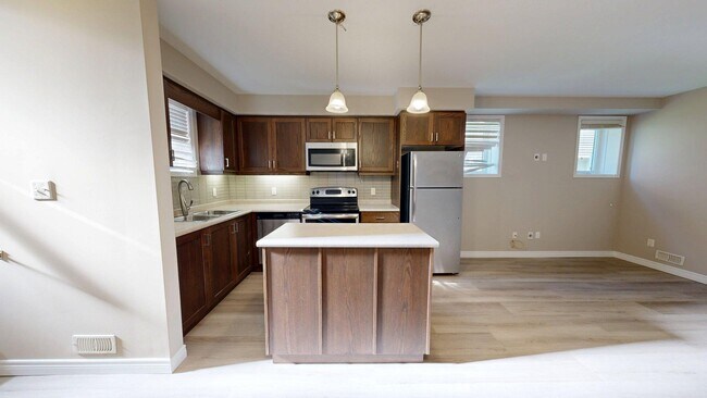 Photo - UNIT 8-3200 SINGLETON AVE-LOWER UNIT Unité 8