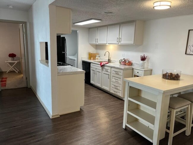 Quail Hollow Apartments