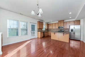 Photo - 212 N Commerce St