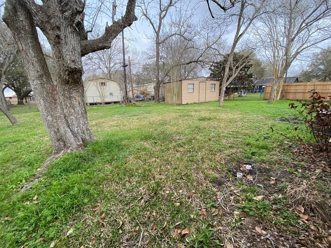 Photo - 802 Mable St