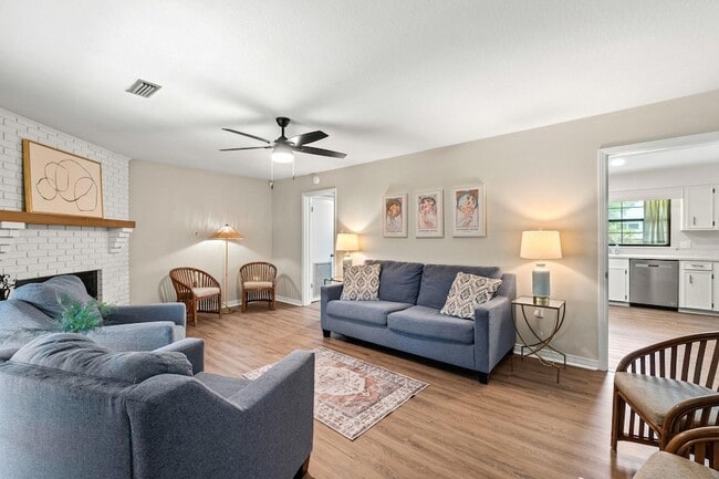 Photo - 129 Brookwood Ln