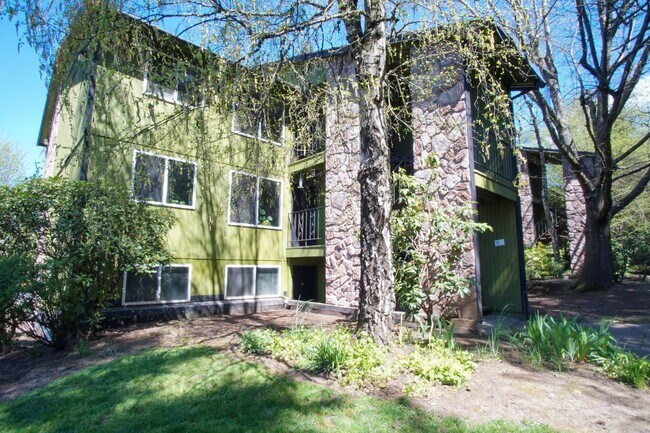 Building Photo - Spacious 1-Bed Surrounded by Tall Trees & Just Blocks from Popular Multnomah Village! Unit 3912