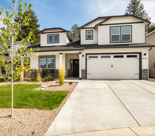 Building Photo - Spacious 4 Bedroom Gem with Private Backya... Rental