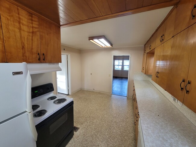 Photo - 711 Sanford Ave