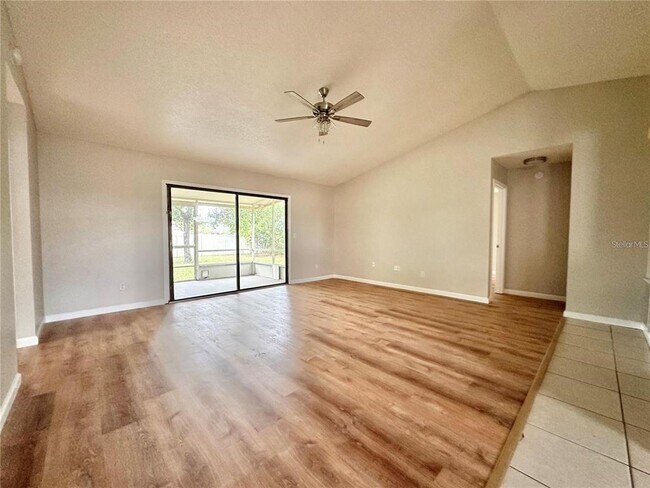 Photo - 896 Mentmore Cir