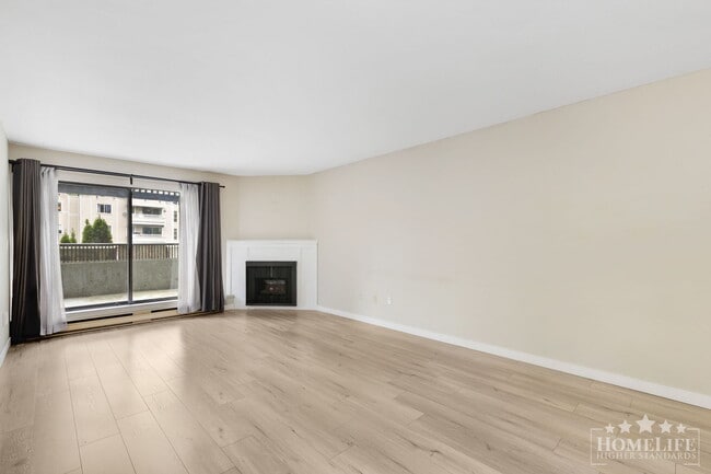 Photo - 1 Bed, 1 Bath Condo for Rent in Surrey Central! Unit 118