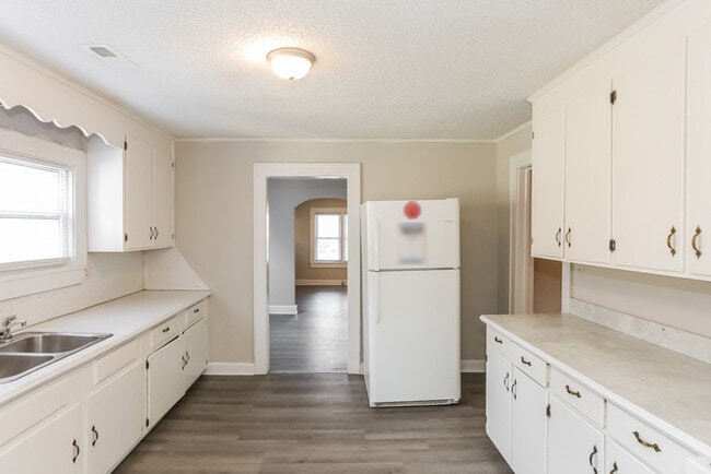 Photo - 523 Engleside St