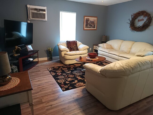 Photo - 304 Maywood Ave W