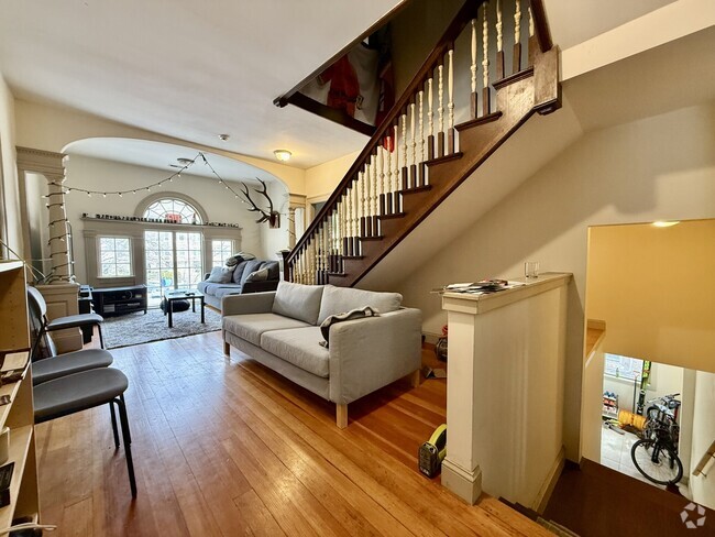 Building Photo - 58 Englewood Ave Unit Top Floor Rental