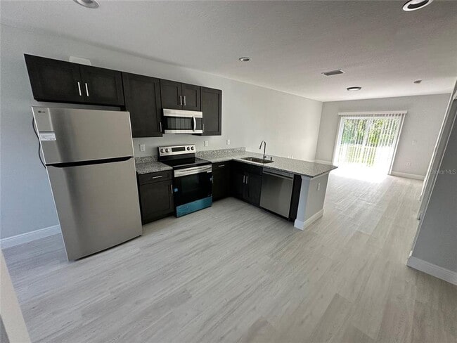 Photo - 2225 Fraser St