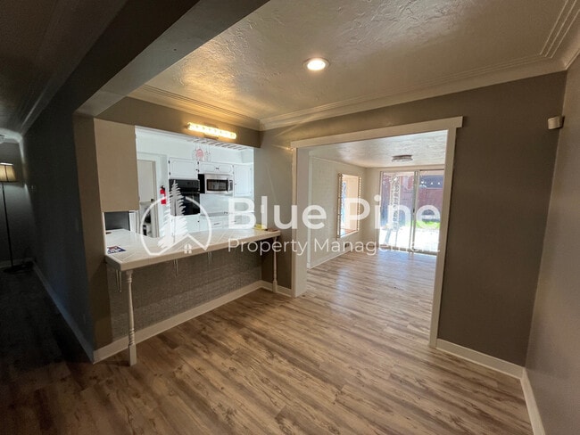 Photo - 175 W 17th St