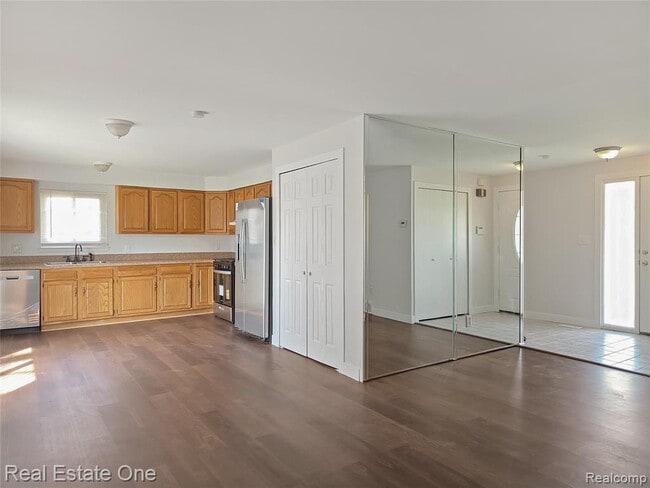 Photo - 15760 Oakbrook St