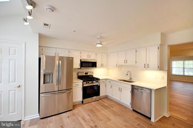 Photo - 302 Weston Ln