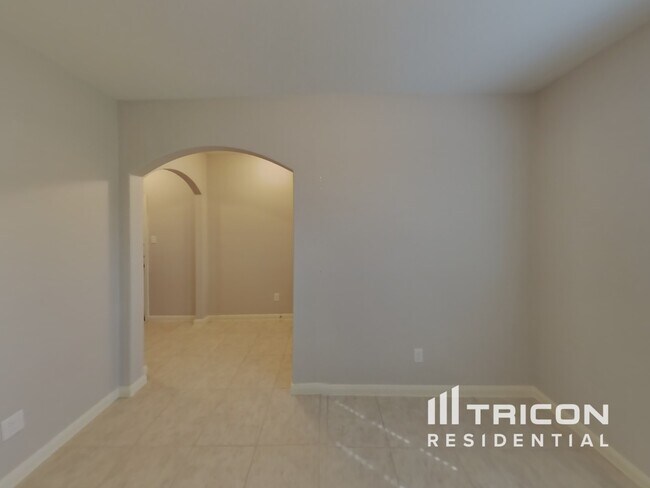Photo - 185 Kennedy Dr