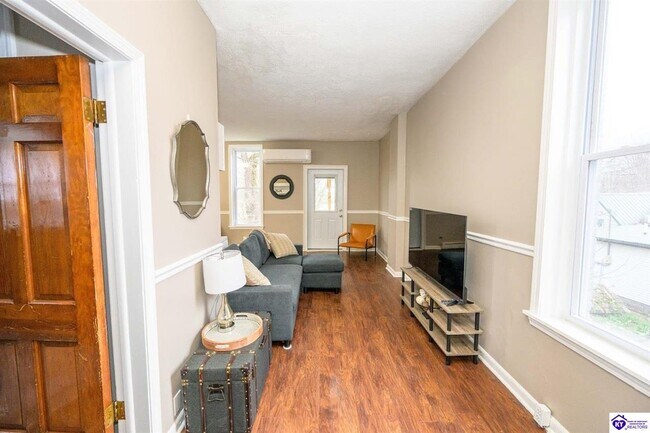 Photo - 211 E Main St Unit B