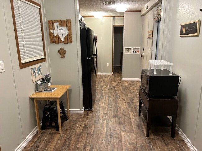 Photo - COZY MOBILE HOME AVAILABLE! 1 bed 1 bath in Stardust Mobile Home Park.