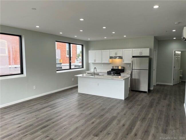Photo - 893 Main St Unit 202
