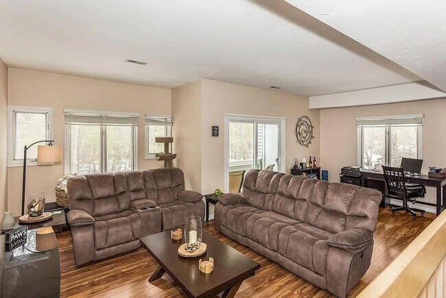 Photo - Charming 2BR Condo in South Weymouth