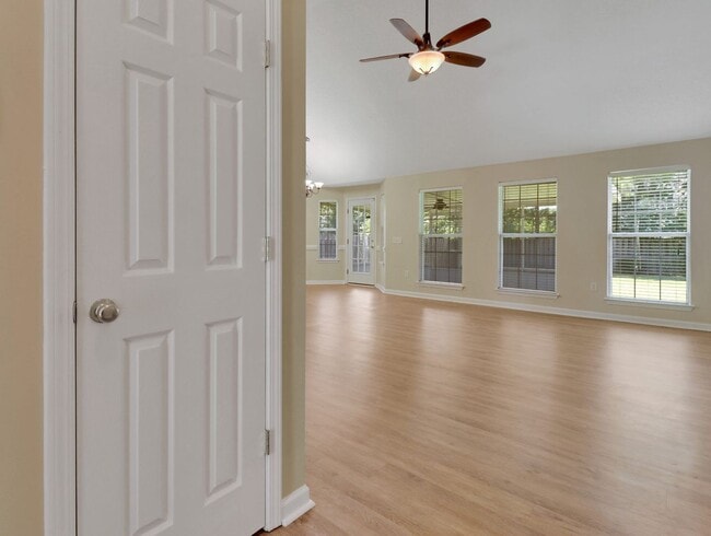 Photo - 3 Bed/2 Bath Home in Main Street!