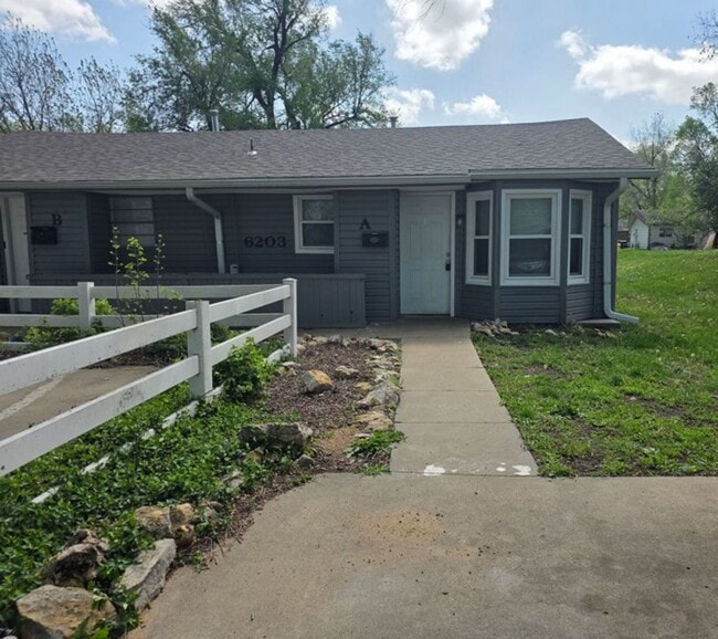 Building Photo - Charming & Light-Filled 2-Bedroom Duplex