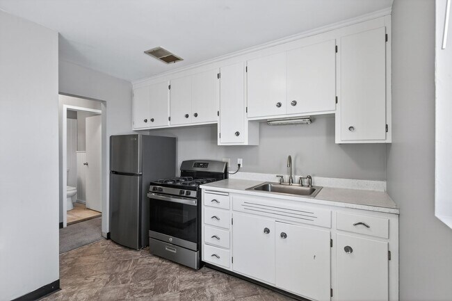 Photo - Spacious 2BR/1Bath Available Now! Unit 2