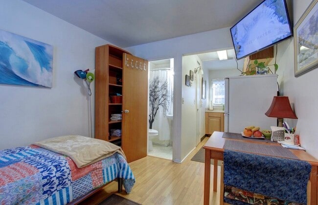 Building Photo - 914 W 23rd Ave Unit Cute Studio for Singles