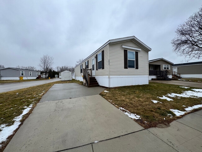 Building Photo - 16151 Notre Dame St