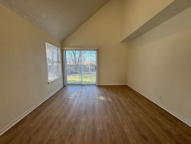 Photo - 2305 Lazy Ridge Dr