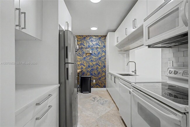 8888 Collins Ave Unit 115