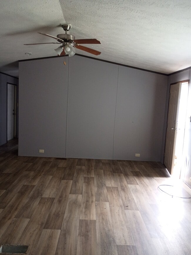 Photo - 4250 Blount Rd