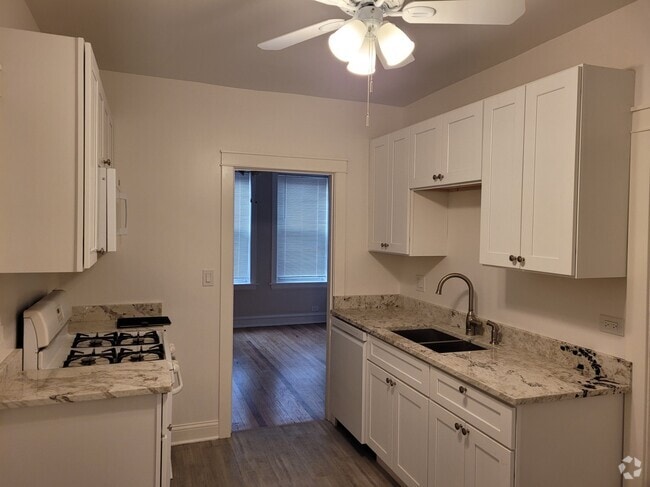 Building Photo - 4003 N Hamlin Ave Rental