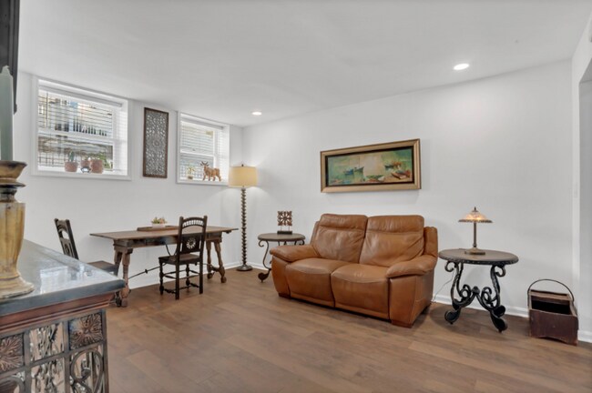 Photo - 121 W Hall St Unit APT C