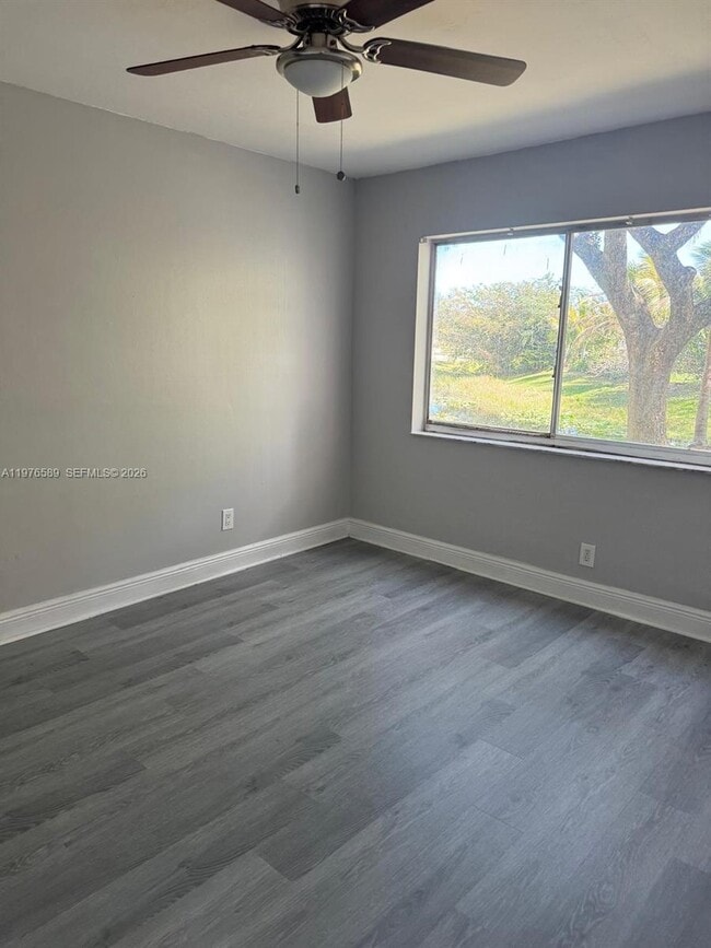 Photo - 5740 Rock Island Rd Unidad 281