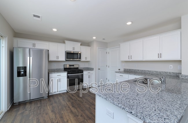 Photo - 618 Evaleigh St