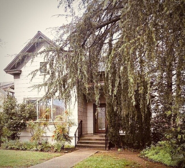 Photo - Beautiful and Bright Vintage Home – Fully Furnished ~ $1000 Move in Special!