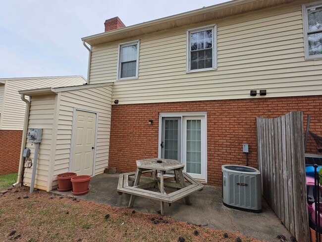 Photo - 3br 2.5ba End Unit Townhouse in Timber Ridge Subdivision
